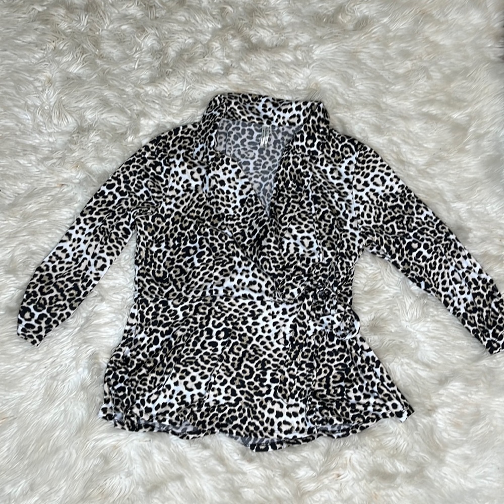 Perseption Concept size XL collared wrap front leopard print blouse